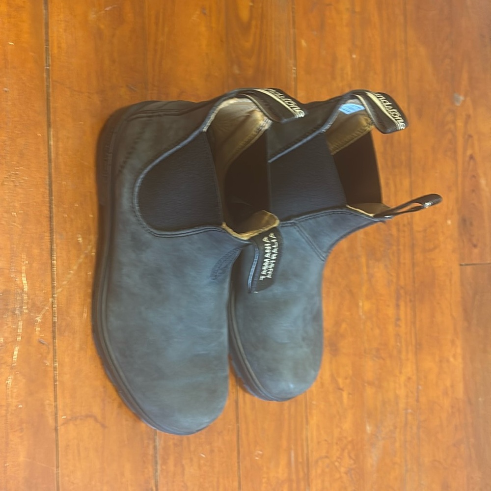Black blundstone boots